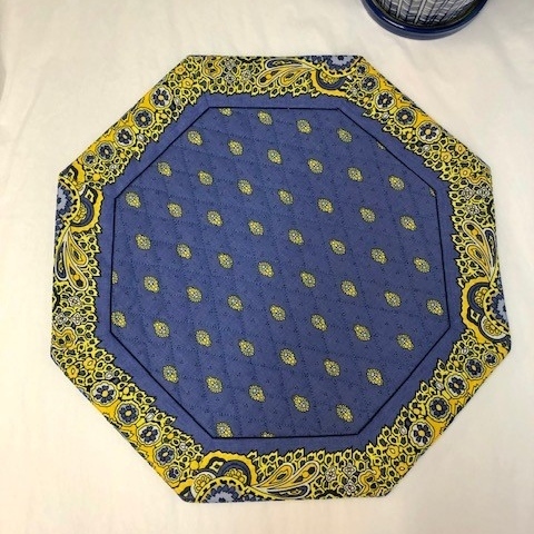 reversible octagonal quilted placemat
